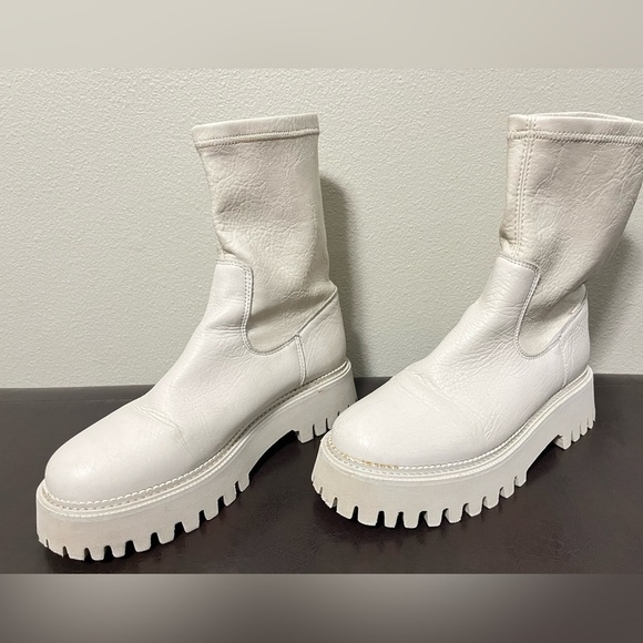 BRONX | Groovy Stretch Winter White Chelsea Boots - Picture 11 of 16